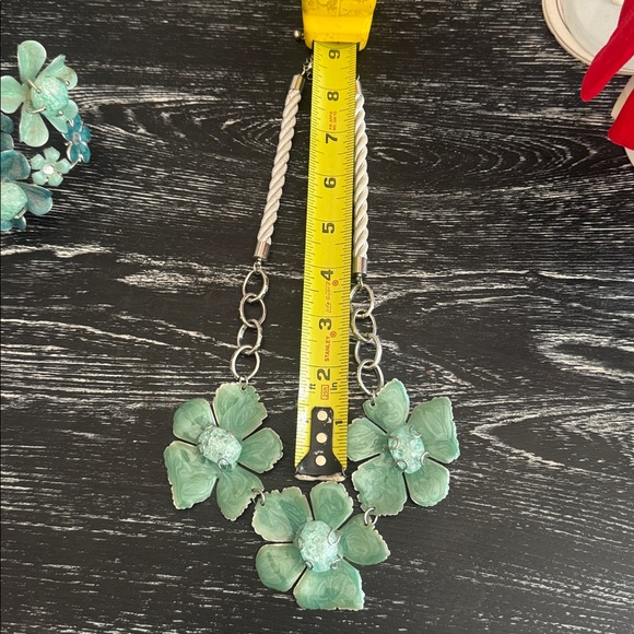 Sea blue & green matching necklace and bracelet set. - Picture 9 of 10